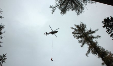 Výcvik leteckých záchranářů v lesním terénu - Hosín, 1.11.2011