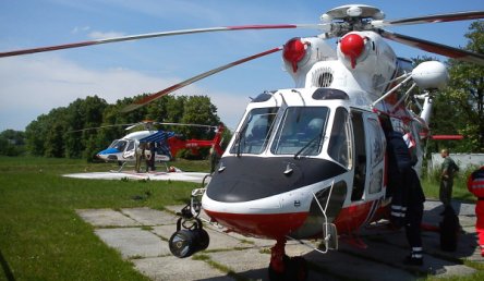Setkání vrtulníků PZL Sokol a Bell 427 na heliportu Nemocnice Č. Budějovice, a.s., 20.5.2011